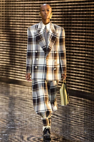 Look 83
